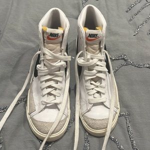 Nike blazers mid ‘77 size 8 women